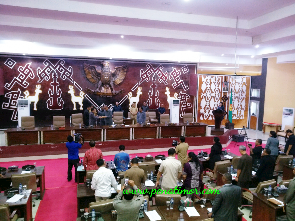 Gubernur NTT Serahkan LKPj 2017 ke DPRD