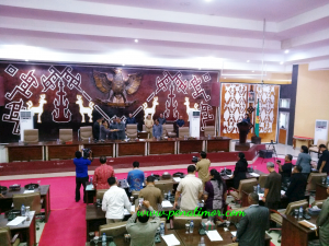 Gubernur NTT Serahkan LKPj 2017 ke DPRD