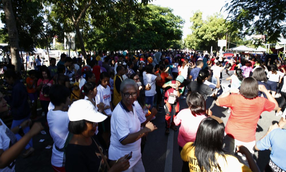 Saat Mama Emi Senam Zumba Bersama Warga di Car Free Day Kupang
