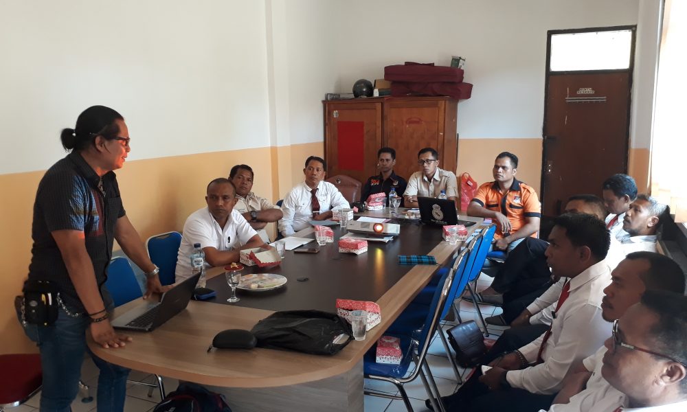 Aiptu Pudji Hardjanto Spesialis Inafis Berbagi Ilmu dengan Penyidik Polresta Kupang