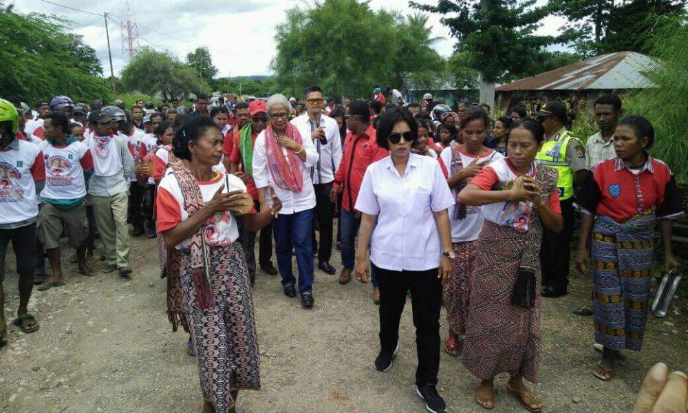 Mama Emi Minta Restu Keluarga dan Leluhur