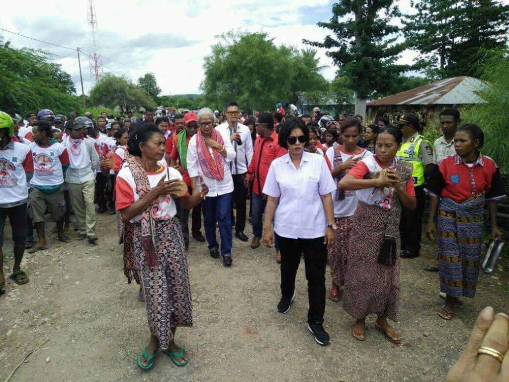 Mama Emi Minta Restu Keluarga dan Leluhur