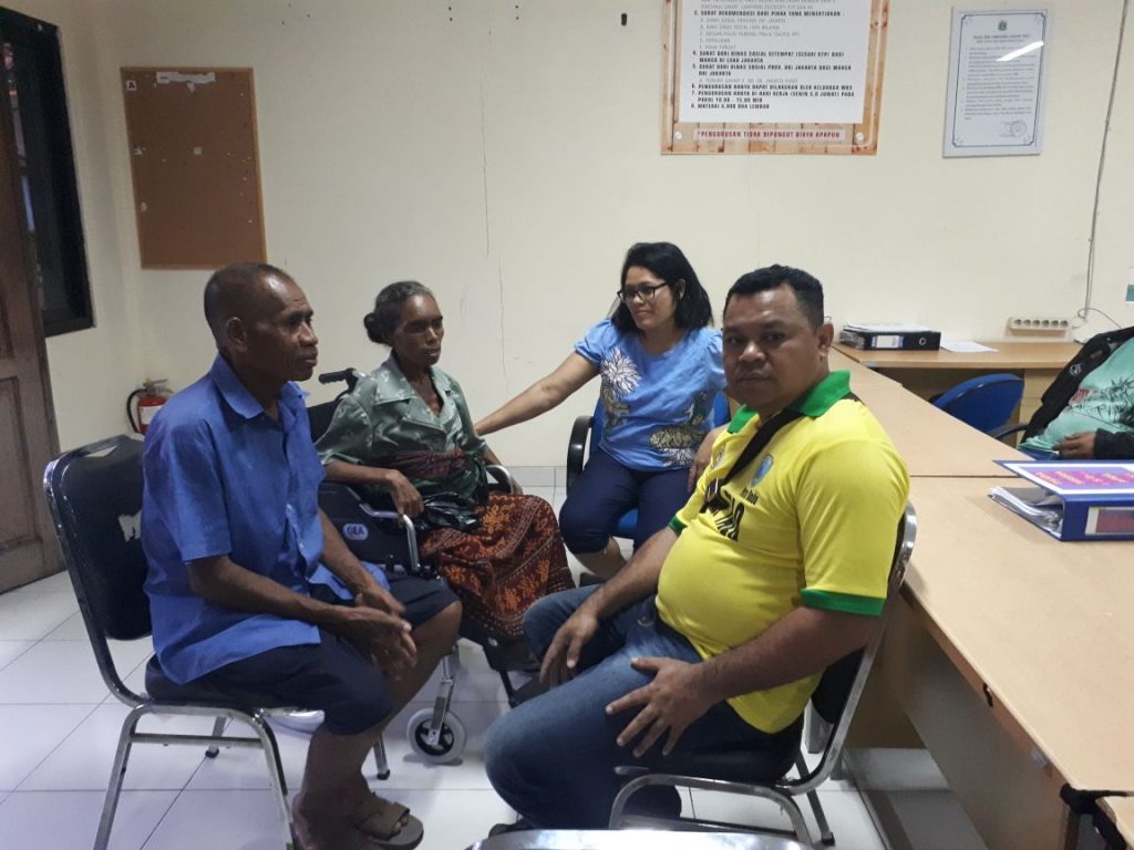 Diaspora NTT Besuk Pasutri Asal Nagekeo yang Terlantar di Jakarta