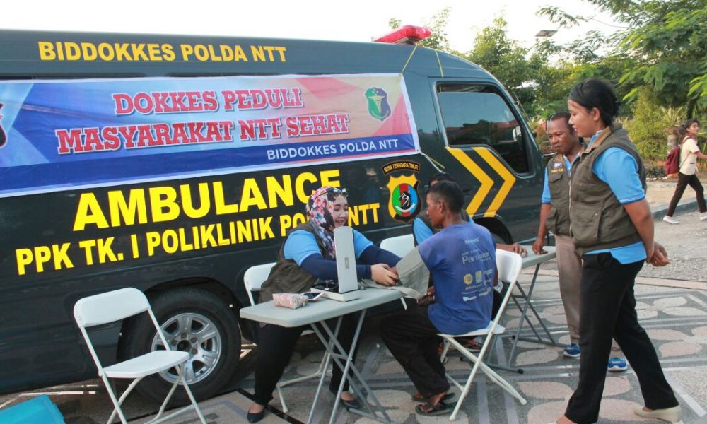 Bidokkes Polda NTT Beri Pelayanan Kesehatan Gratis