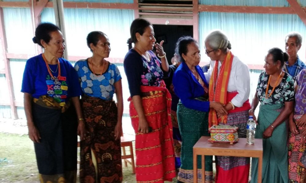 Kepala Desa Perempuan NTT Era 80-an Ini Bangga pada Cawagub Emi Nomleni Kepala Desa Perempuan NTT Era 80-an Ini Bangga pada Cawagub Emi Nomleni