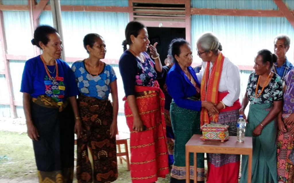 Kepala Desa Perempuan NTT Era 80-an Ini Bangga pada Cawagub Emi Nomleni