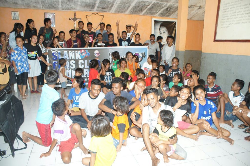 Aksi Sosial Komunitas Slank Fans Club Adonara di Ulang Tahun ke-3