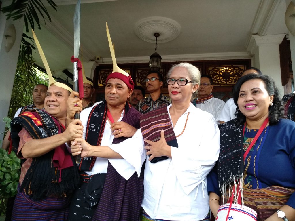 Guru Politik Juluki Mama Emi ‘Perempuan Besi’