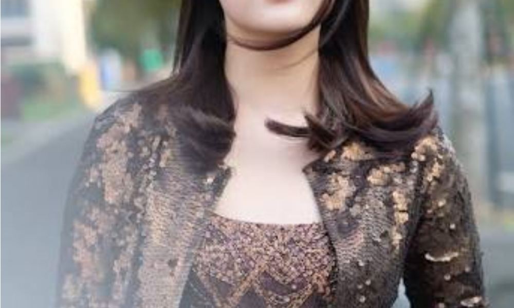 Chelsea Islan Bagi Donasi Buku di Labuan Bajo