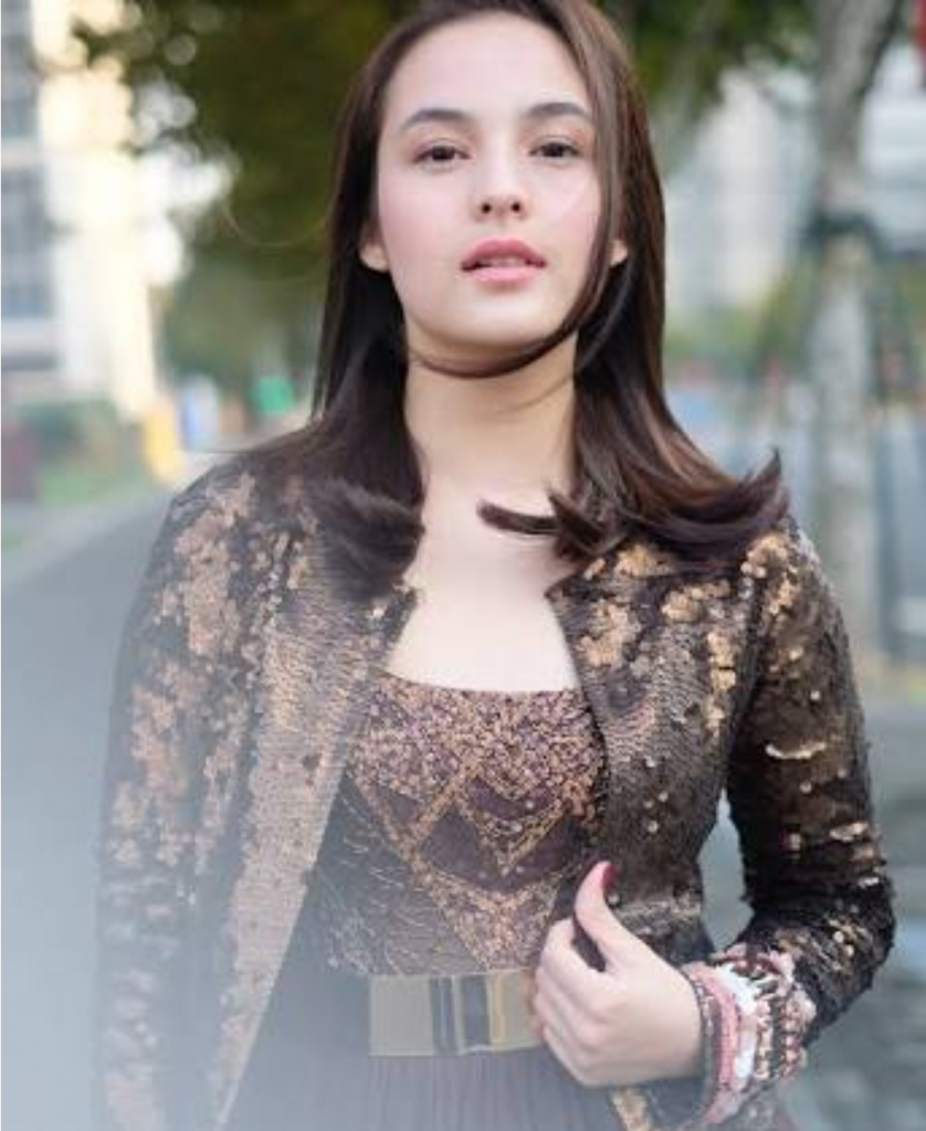 Chelsea Islan Bagi Donasi Buku di Labuan Bajo