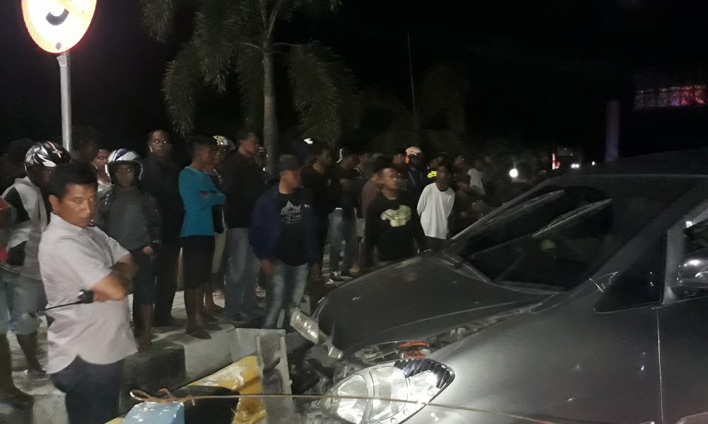 Tabrak Pembatas Jalan, Innova Ringsek