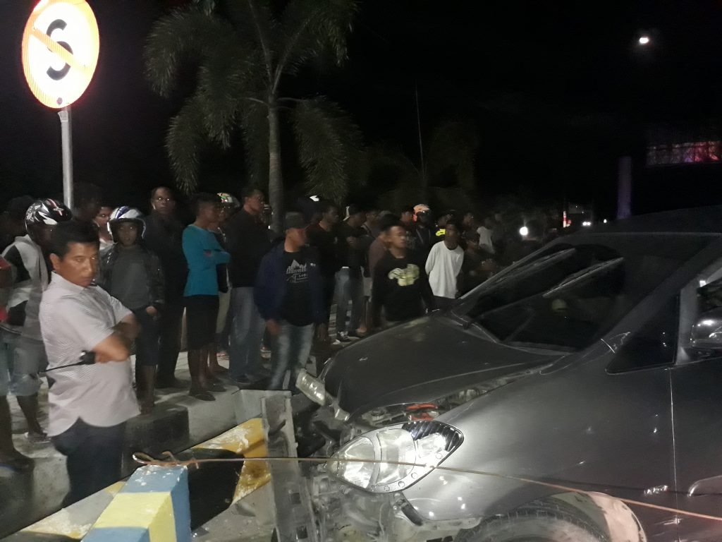 Tabrak Pembatas Jalan, Innova Ringsek