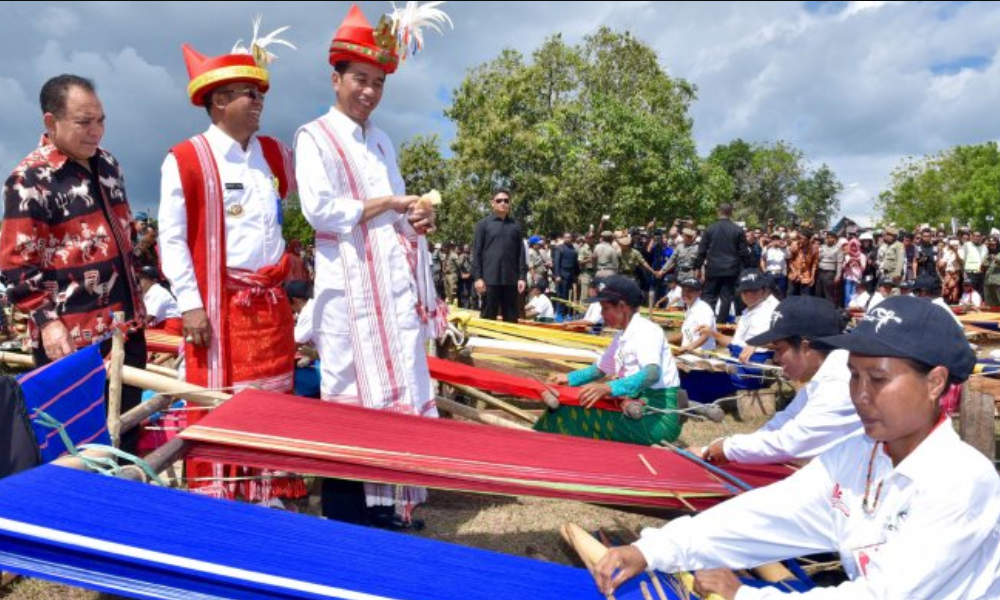 Rupin SSH Naioni Kembangkan Tenun Ikat