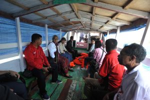 Kisah Mama Emi Rela Terjang Ombak Demi Jumpai Warga Alor Pantar