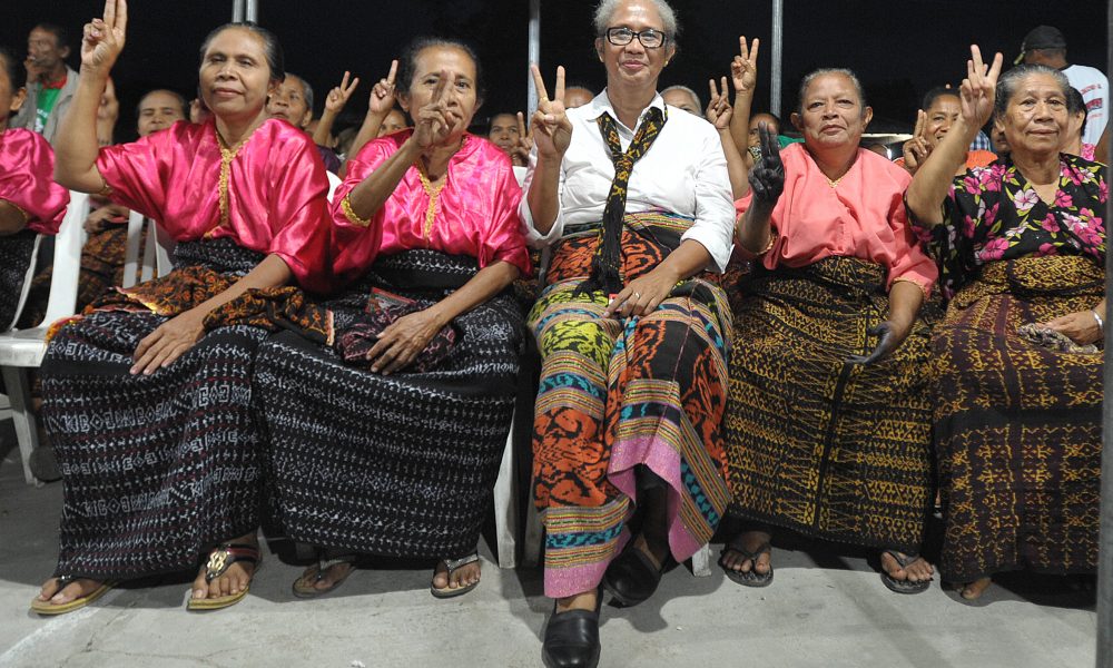 Mosalaki Woloara Janji Menangkan Mama Emi di Ende