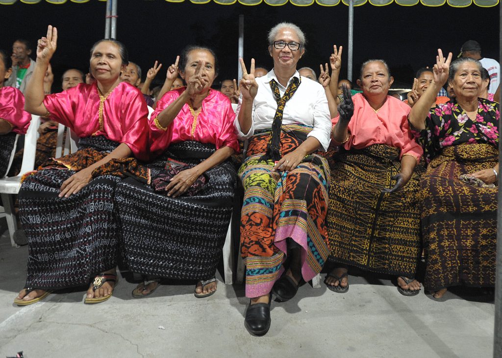 Mosalaki Woloara Janji Menangkan Mama Emi di Ende