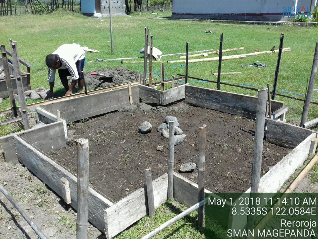 3 SMAN di Sikka Dapat Bantuan Laptop dan Akses Internet Gratis