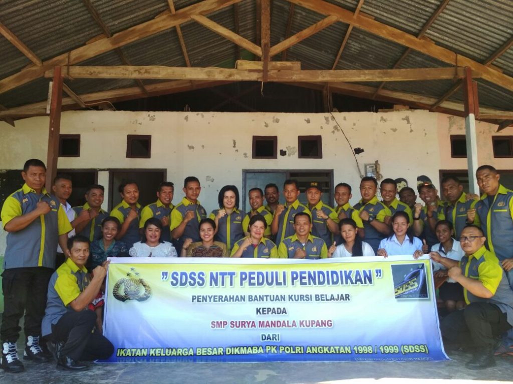 Hardiknas, SDSS Polri Beri Bantuan Mebeler ke SMP Surya Mandala
