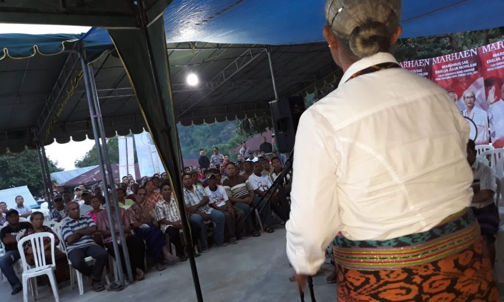 Warga Babau Sebut Mama Emi Srikandi yang Terberkati Warga Babau Sebut Mama Emi Srikandi yang Terberkati