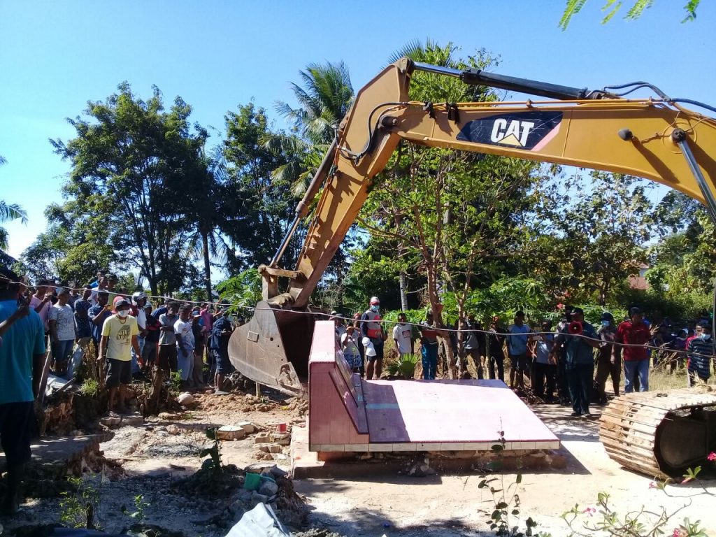 Pengadilan Negeri Kupang Eksekusi Tujuh Makam