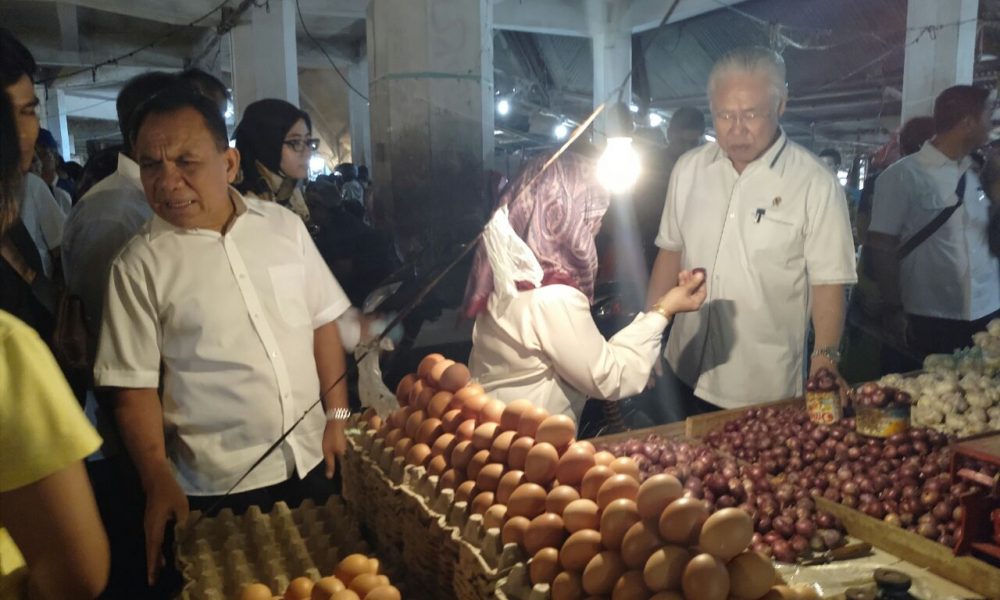 Kunker ke Kupang, Mendag Pantau Harga dan Stok Sembako Kunker ke Kupang, Mendag Pantau Harga dan Stok Sembako