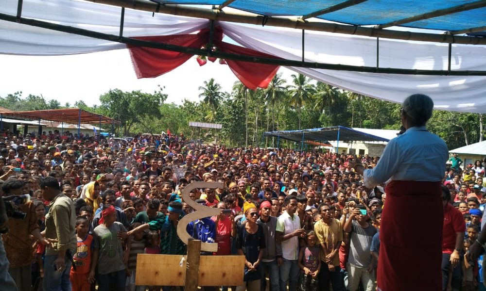 Didukung Warga Kodi Utara, Mama Emi Sebut Saatnya Perempuan Pimpin NTT Didukung Warga Kodi Utara, Mama Emi Sebut Saatnya Perempuan Pimpin NTT