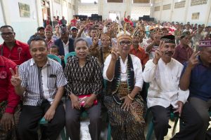 Mama Emi Dinobatkan Sebagai Molas Lamba Leda Manggarai