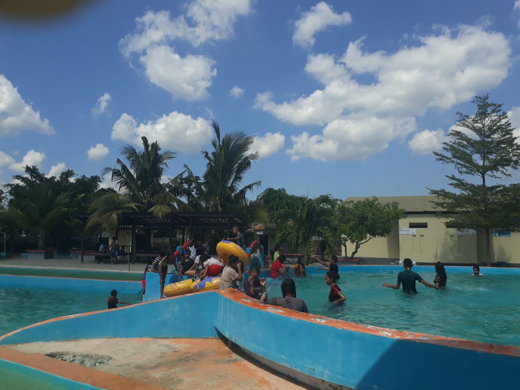 Isi Liburan, Anak-anak Rumah Musik Siloam Serbu Waterpark