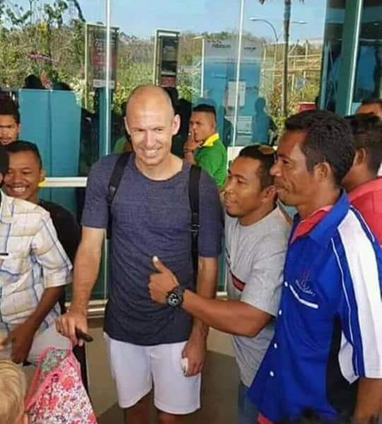 Arjen Robben ke Labuan Bajo, Disambut Hangat Pemda dan Masyarakat