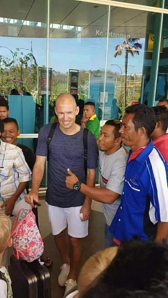 Arjen Robben ke Labuan Bajo, Disambut Hangat Pemda dan Masyarakat