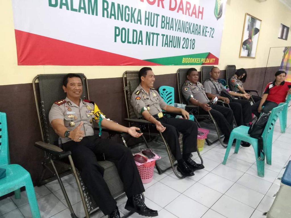 Polda NTT Gelar Khitanan Massal dan Donor Darah