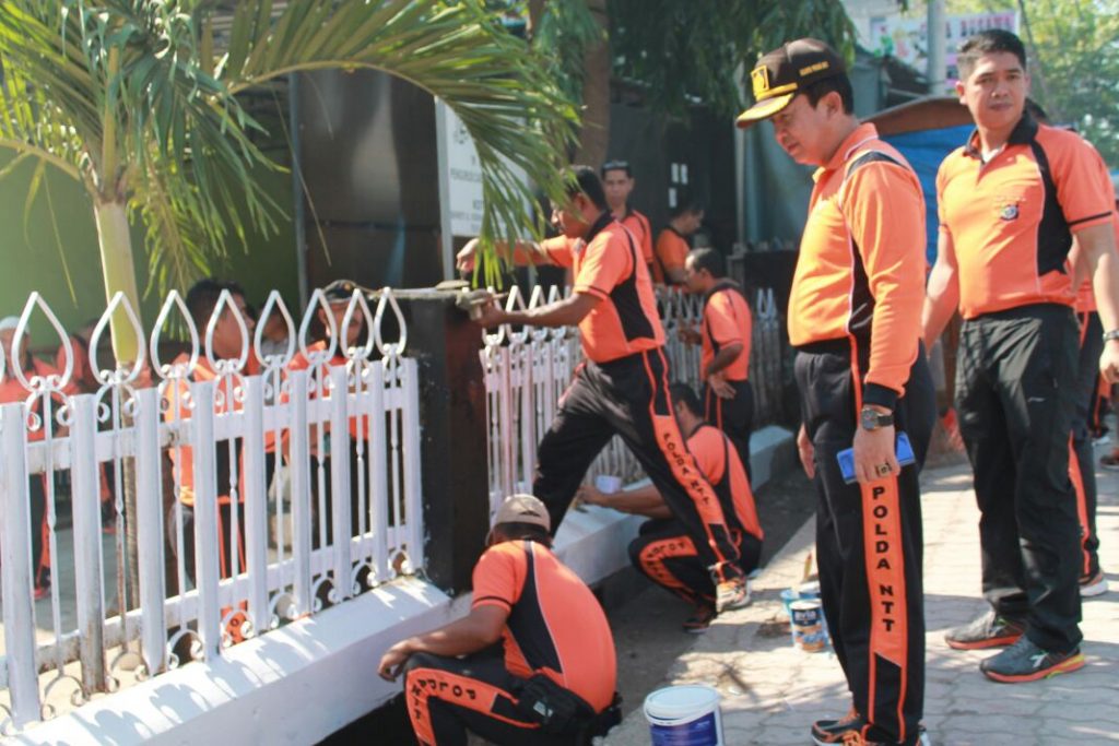 Polda NTT Baksos Ke Rumah Ibadah