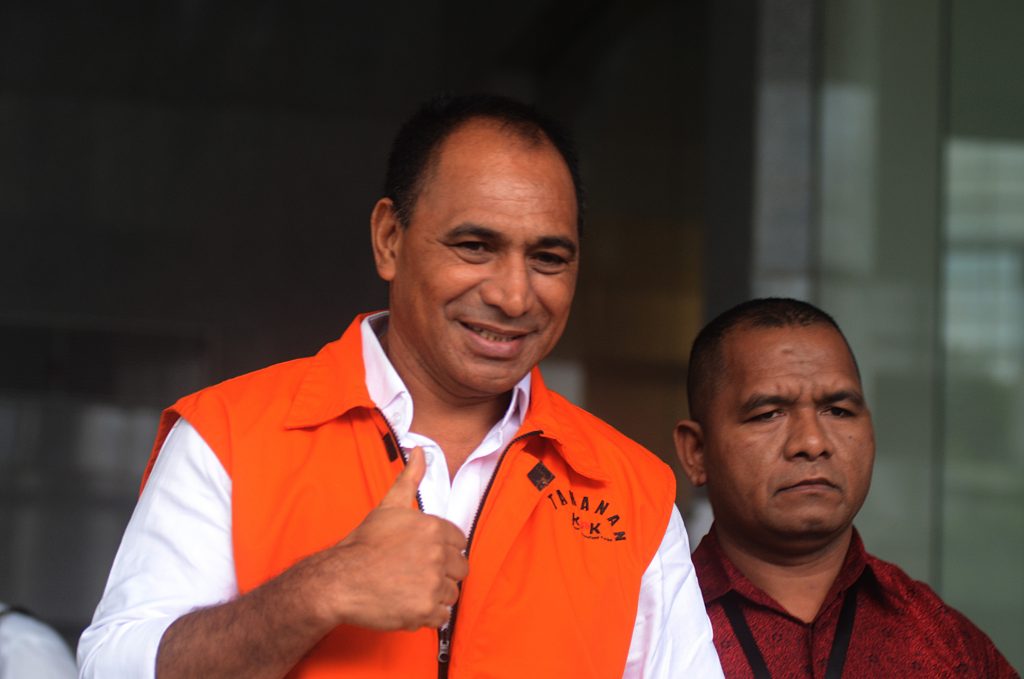 Didakwa Pasal Berlapis, Terima Suap Rp 5,9 M