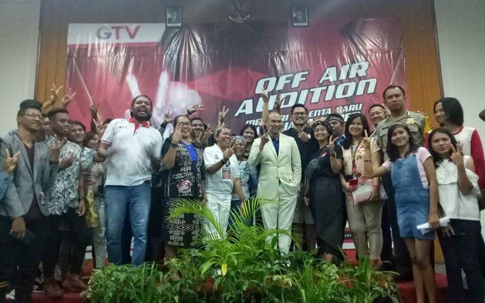 Viktor Laiskodat Temui Ratusan Peserta Audisi The Voice Indonesia di Kupang