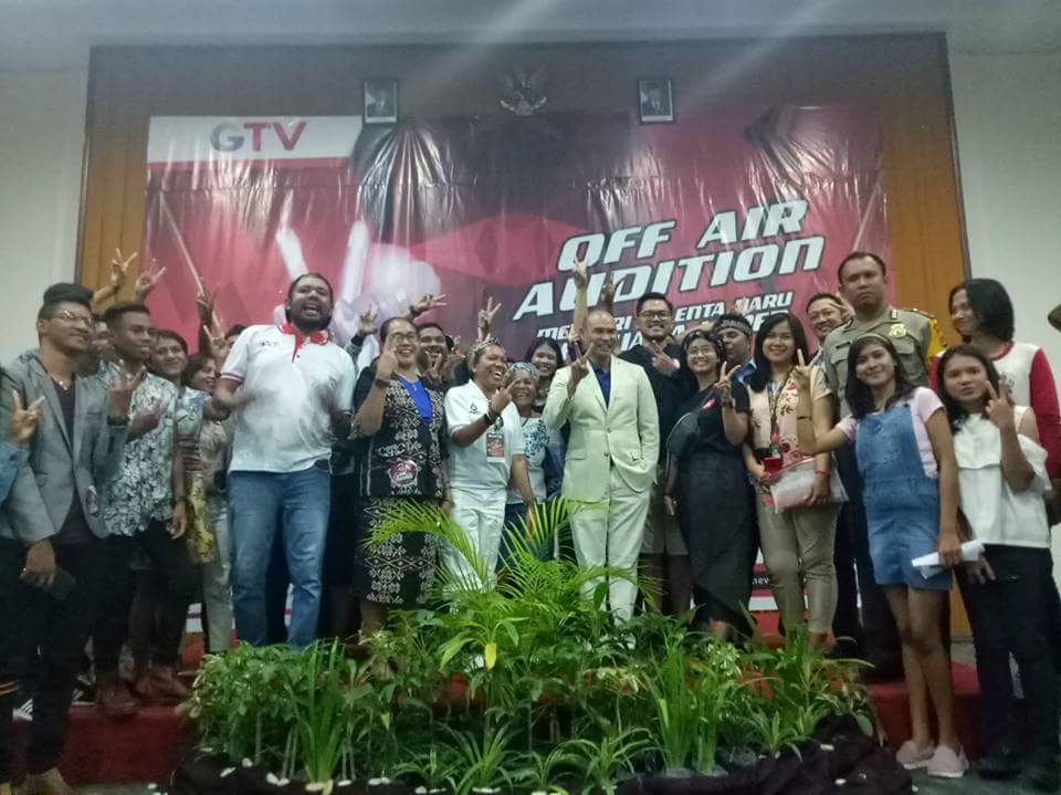 Viktor Laiskodat Temui Ratusan Peserta Audisi The Voice Indonesia di Kupang
