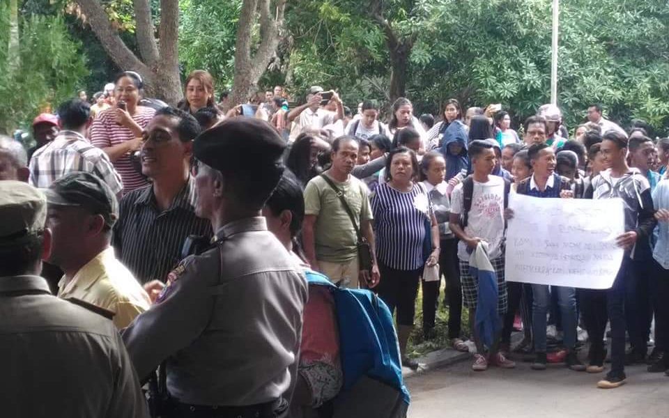 Datangi DPRD NTT, Ratusan Orangtua Siswa Pertanyakan Penerapan Sistem Zonasi 