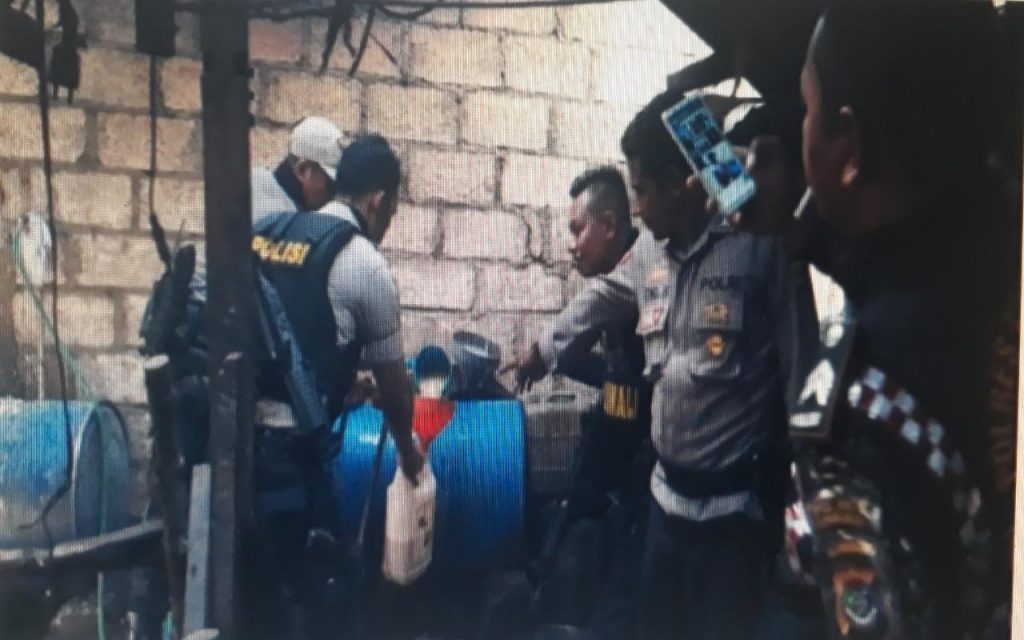 Polisi dan Jaksa Gerebek Tempat Produksi Sopi di Maulafa