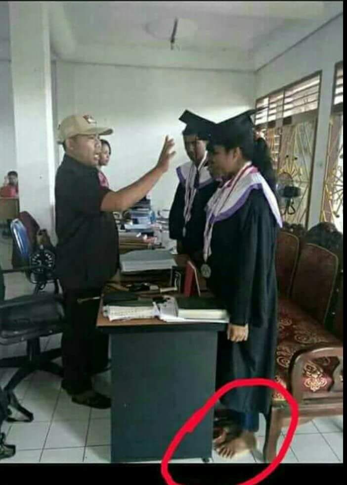 Wisudakan 263 Mahasiswa PGRI, Hendrikus Djawa Raup Rp 1,1 Miliar