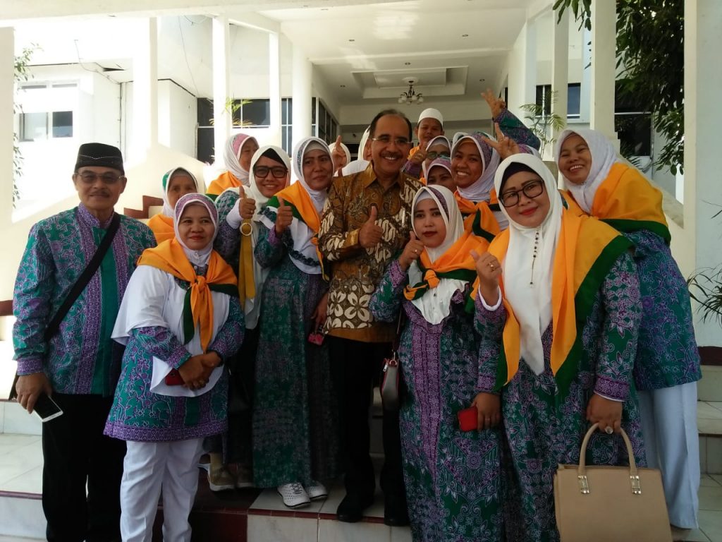 Lepas Jemaah Calon Haji, Pemkot Kupang Bantu Rp 300 Juta