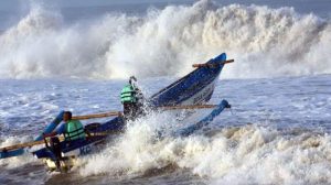 Angin Kencang, Laut Berbahaya, Masyarakat Waspada
