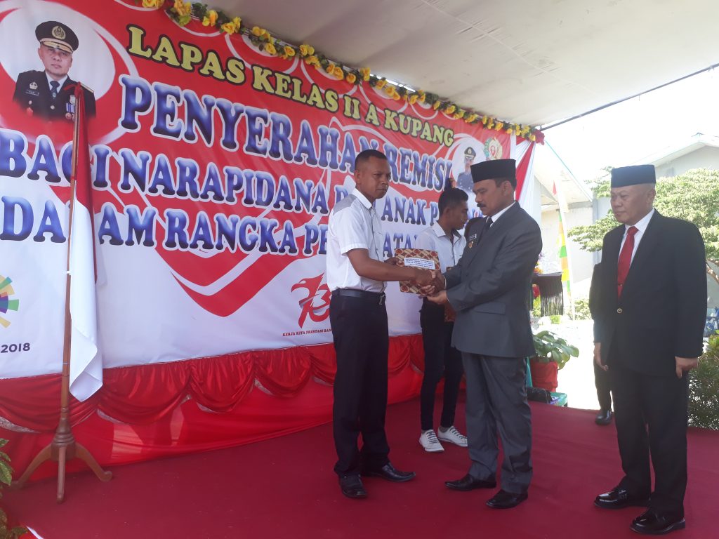 Penjabat Gubernur Serahkan Remisi HUT RI di Lapas Kupang