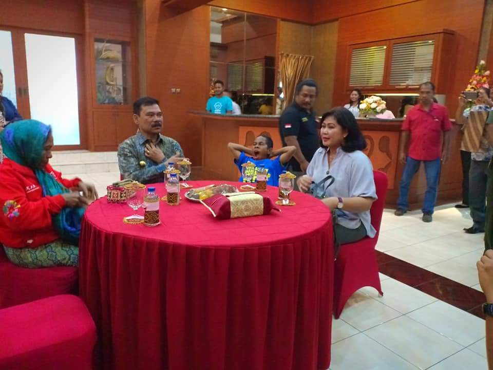 Pejabat Pemprov NTT Hadiahi Jhoni Rp 25 Juta