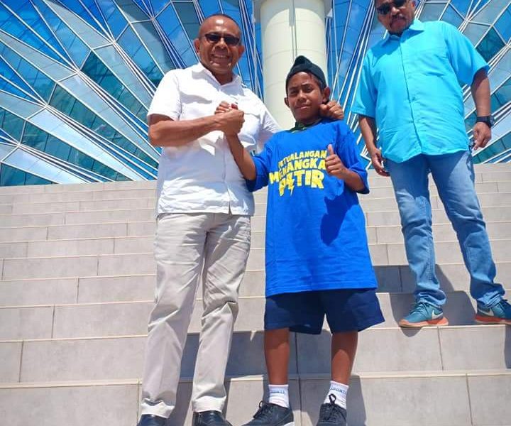 Tiba di Kupang, Jhoni jadi Sasaran Selfie Pejabat