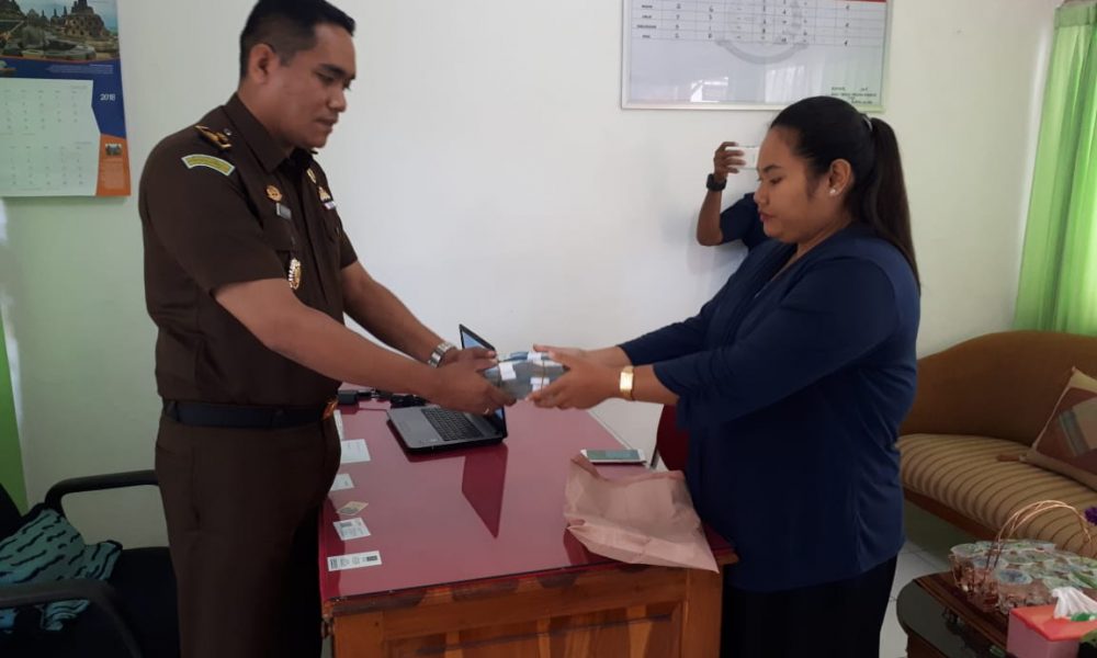 Mantan Pansek PN Kupang Kembalikan Rp 50 Juta ke Jaksa