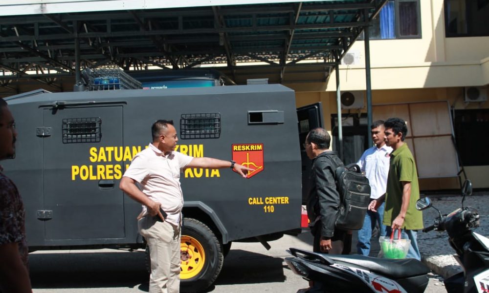 Polisi Tahap Dua Tersangka Penggelapan Kamera Sewaan Polisi Tahap Dua Tersangka Penggelapan Kamera Sewaan