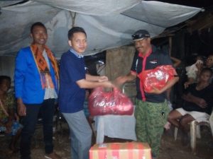 Peringati HUT RI, KMK BSB FKIP Undana Bantu Pemulung