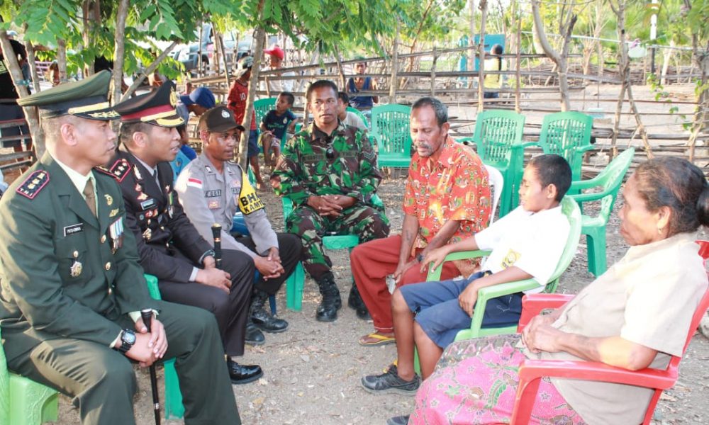 Joni Kalla Dapat Penghargaan dari Dandim dan Kapolres Joni Kalla Dapat Penghargaan dari Dandim dan Kapolres