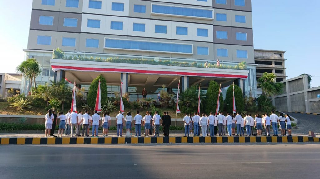 Aston Rayakan HUT RI,  Tiga Agus Nginap Gratis