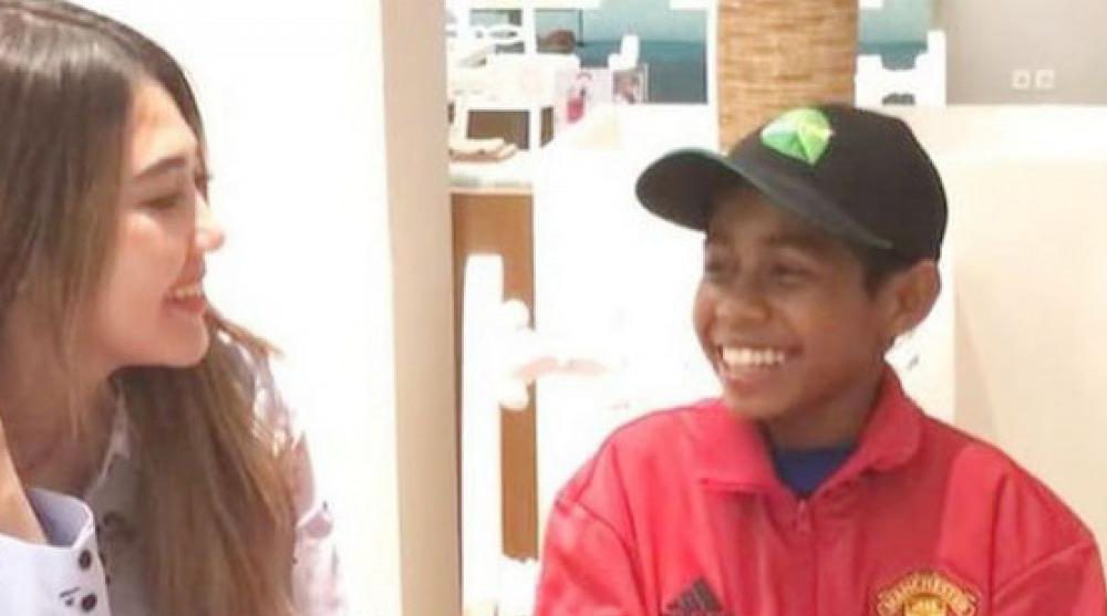 Via Vallen Bertemu Jhoni, Bicara Bola