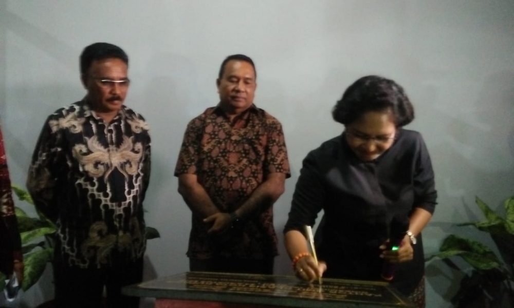 Ketua Sinode GMIT Resmikan Kantor Klasis Kota Kupang Ketua Sinode GMIT Resmikan Kantor Klasis Kota Kupang